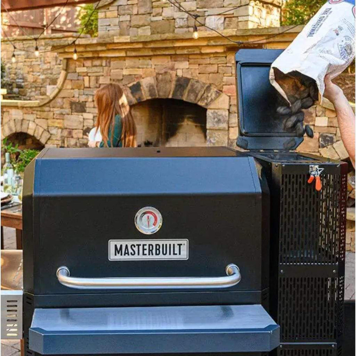 Masterbuilt Gravity Series 1050 digital charcoal grill and smoker – view 3