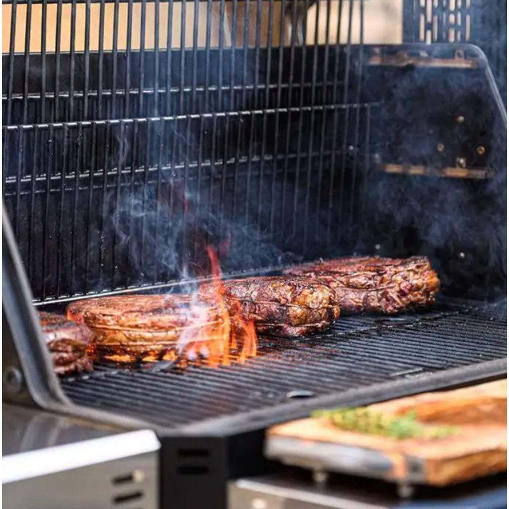 Masterbuilt Gravity Series 1050 digital charcoal grill and smoker – view 7