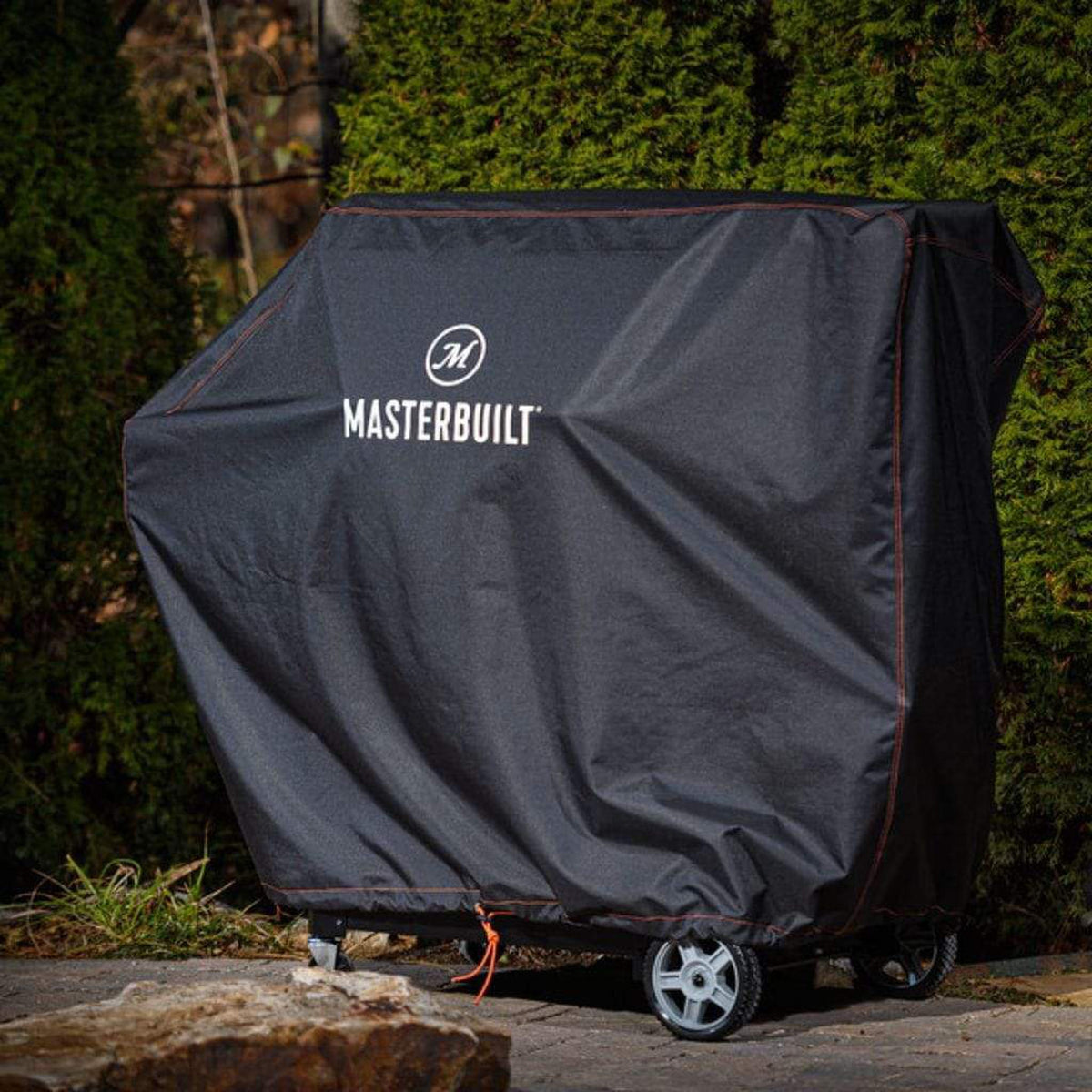 Black Masterbuilt cover fitted over a Gravity Series 1050 grill – view 2