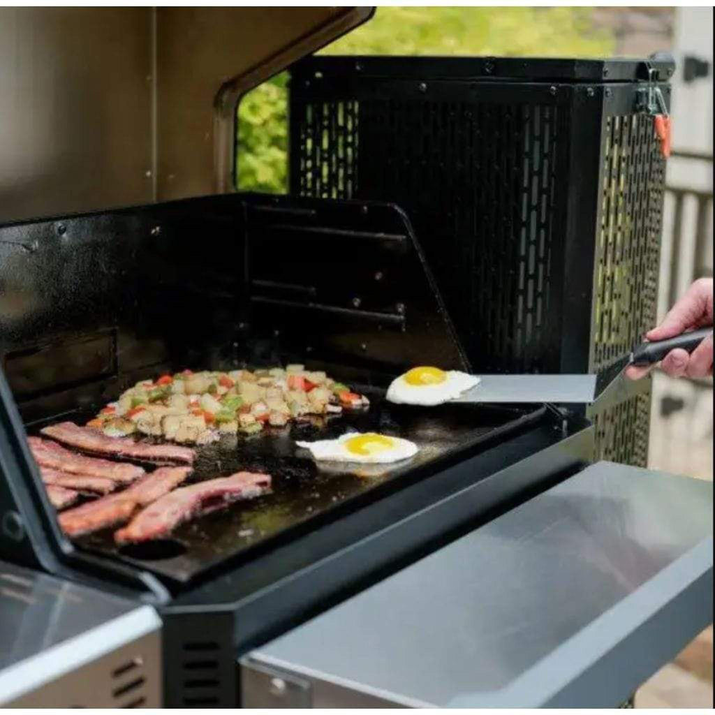 Masterbuilt Gravity Series 800 digital charcoal griddle, grill and smoker – view 4