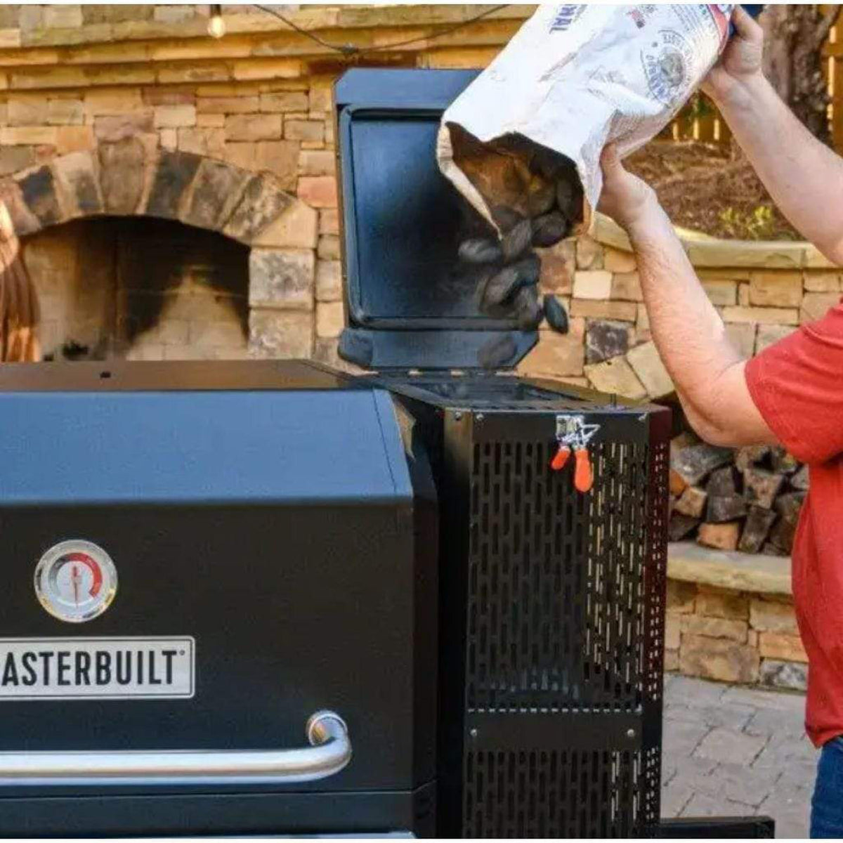 Masterbuilt Gravity Series 800 digital charcoal griddle, grill and smoker – view 6