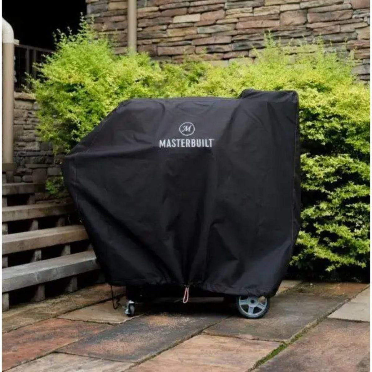 Black Masterbuilt cover fitted over a Gravity Series 800 grill – view 2