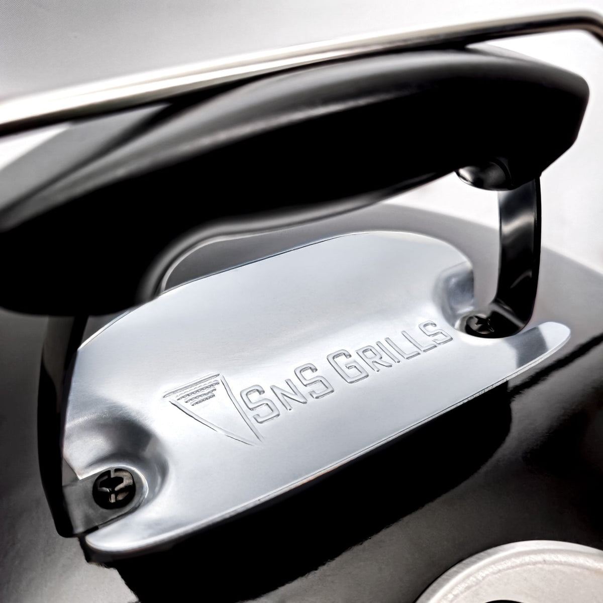 Black SnS Grills Home N Roam 18 inch travel kettle charcoal grill – view 9